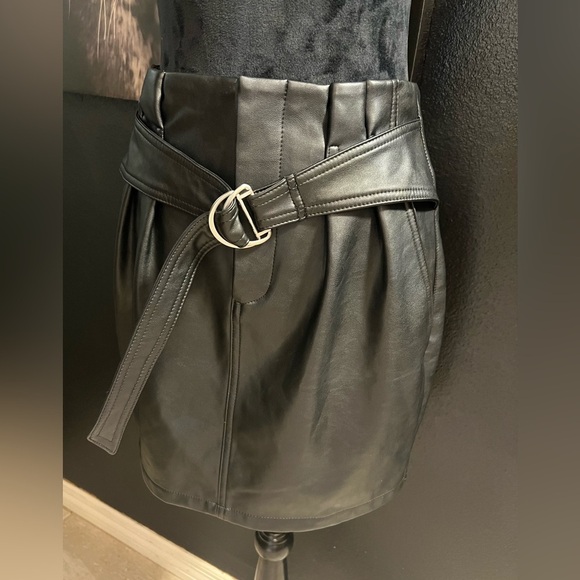 🖤🖤EXPRESS FAUX LEATHER BELTED SKIRT🖤SZ S🖤NWT - Picture 7 of 16